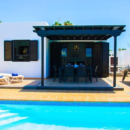 Villa Conil With Heated Pool And Air Conditioning